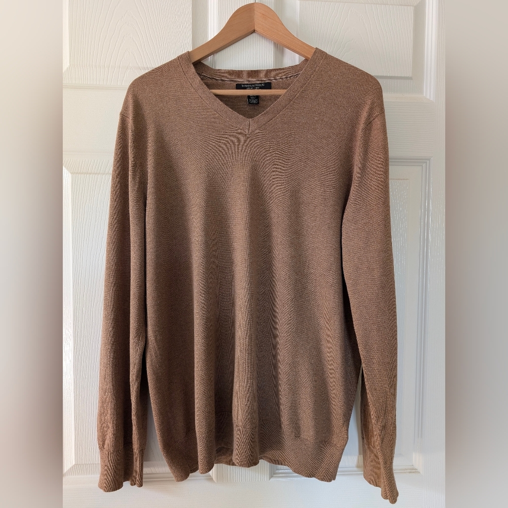 Banana Republic Luxury Blend V Neck Sweater in M